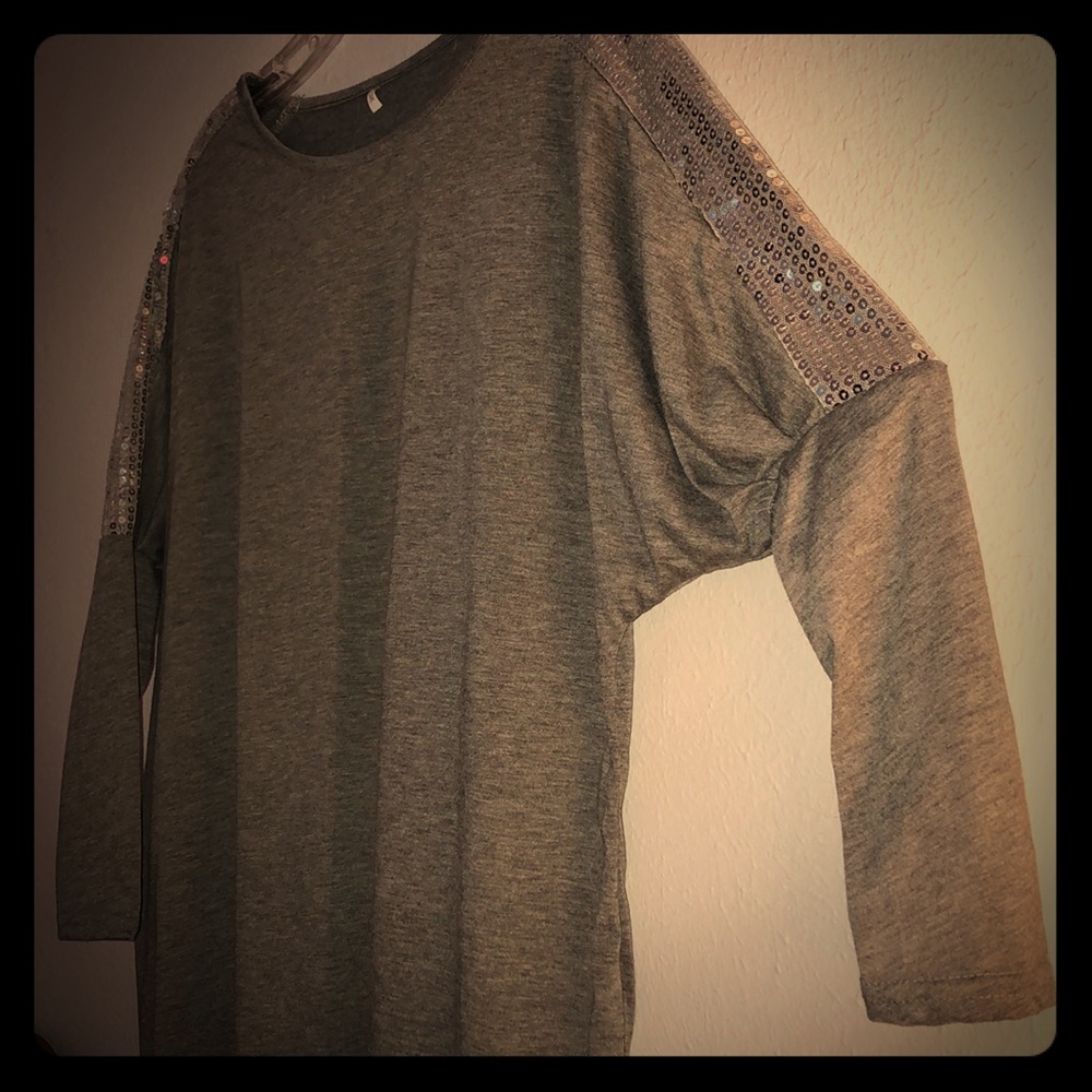 Oversized Gray Blouse with Sequins